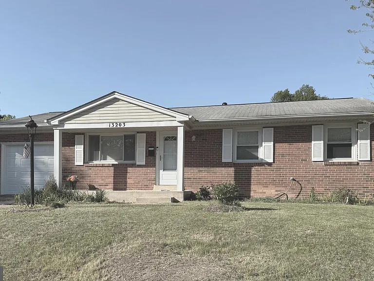 13203 Hampshire Ct — Photo 2