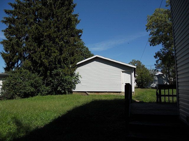 2nd image of 608 Mary St