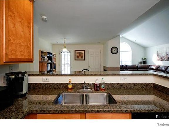 4th image of 3350 Primrose Ln #83