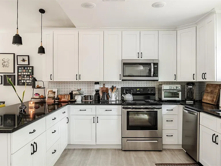904 Acorn Oaks Dr — Photo 8