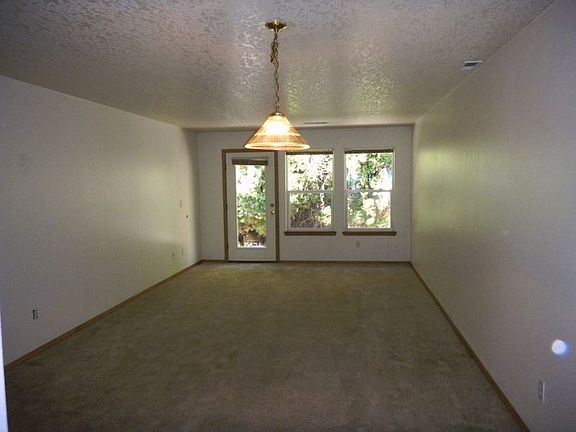 living room/dining