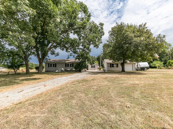 11995 E Highway 32, Stockton, MO 65785