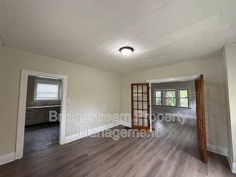 101 E Bruce Ave — Photo 7