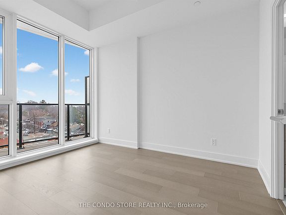 5th image of 8 Manor Rd W #705