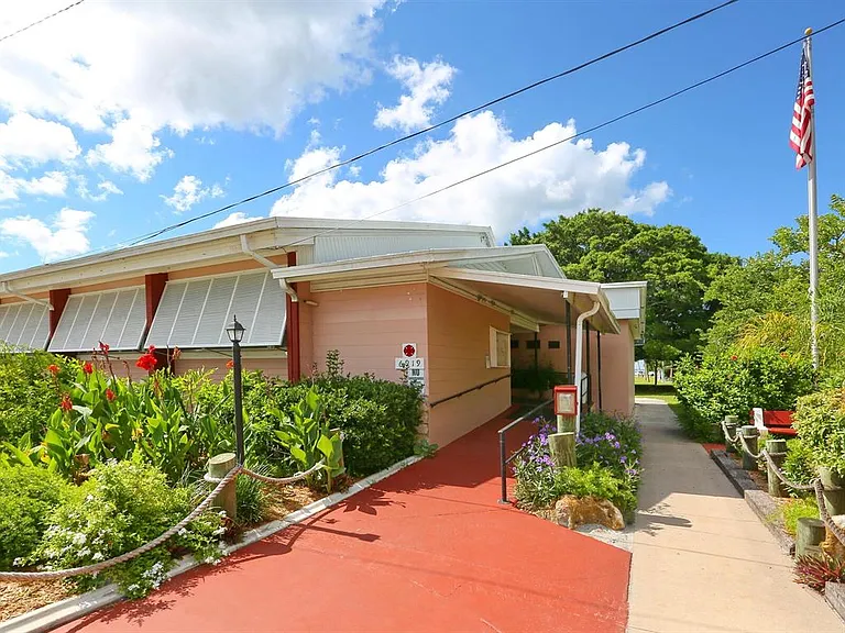 3115 Bay Dr — Photo 32