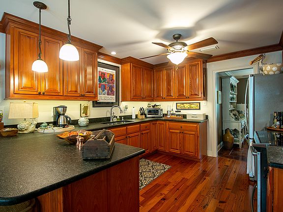 4th image of 224 Boggs Cir