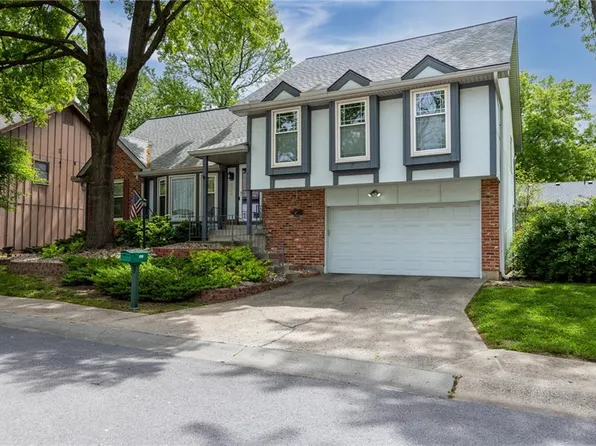 5805 NE Buttonwood Tree Ln, Gladstone, MO 64119