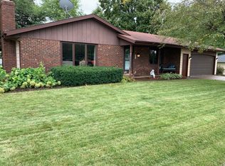 101 W Greenfield Dr, Little Chute, WI 54140