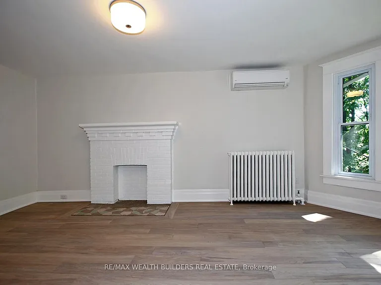 163 Parkside Dr #B — Photo 3