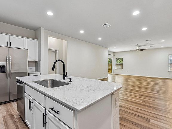 3rd image of 4413 Lobo Landing Ln