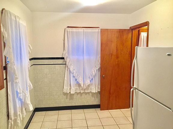 4th image of 6014 Vandalia Ave