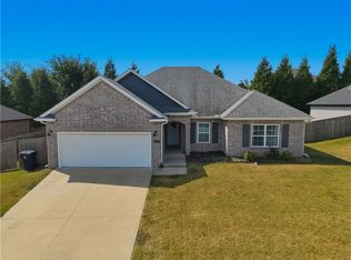 1421 Colonel McNeil Dr, Prairie Grove, AR 72753