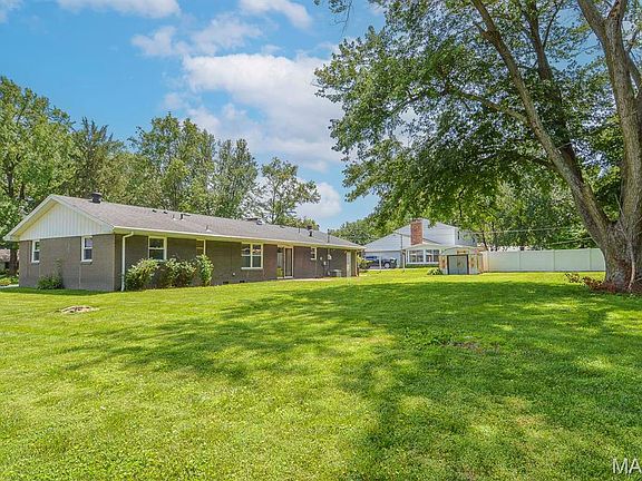 4th image of 37 Hemlock Dr