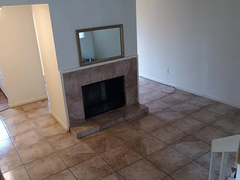W End Row — Photo 3