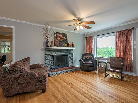 3rd image of 1405 Bonita Dr NE