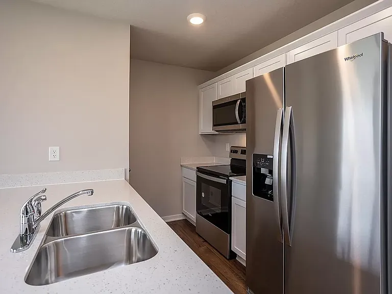 1112 Cove St SE — Photo 4