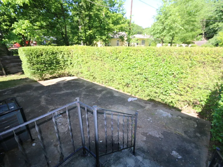 940 Vaughn Rd — Photo 10