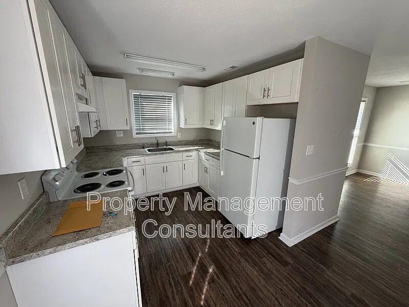 2 bed, 2.0 bath, 923 sqft, $995 — Photo 2