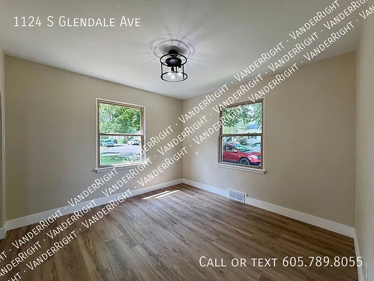 1124 S Glendale Ave — Photo 10