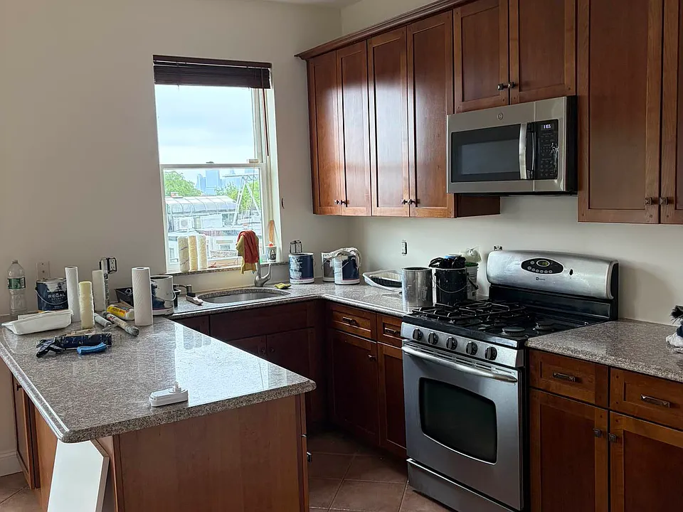304 7th Ave #4