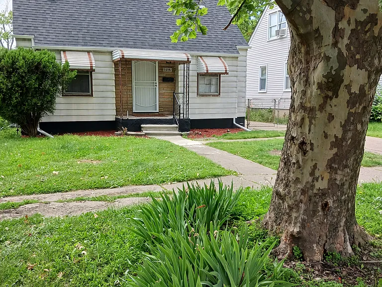13541 Burt Rd — Photo 6