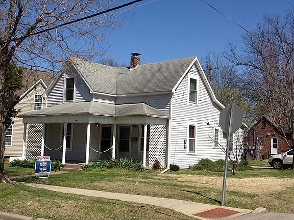 5th image of 904 N Fountain St