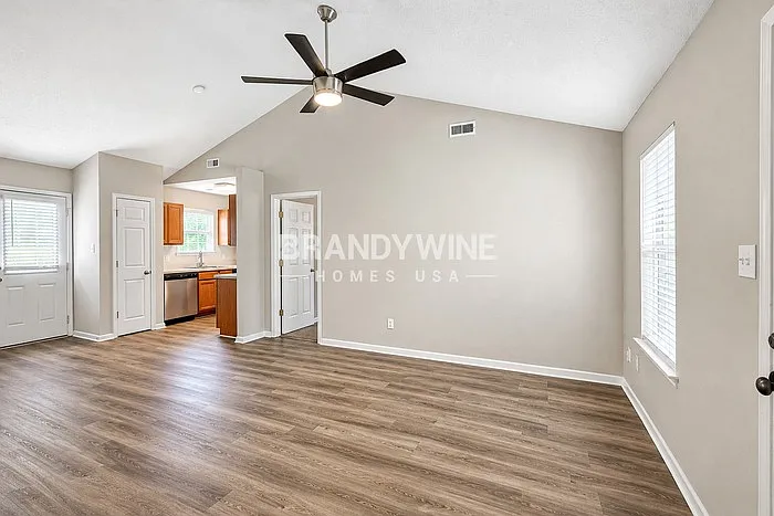 4 bed, 2.0 bath, 1147 sqft, $1,820 — Photo 4