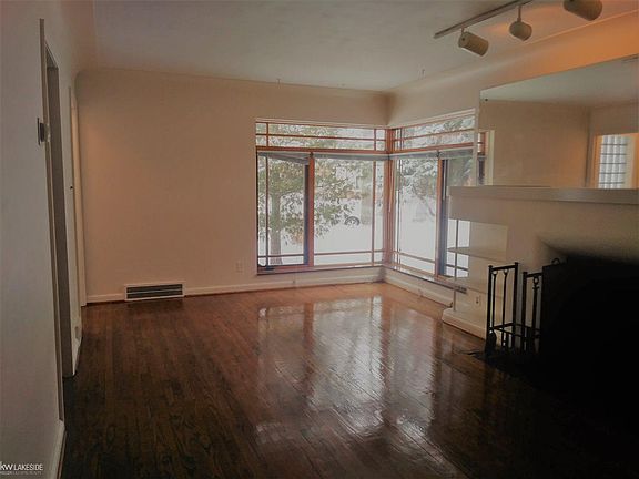 2nd image of 1819 Hunt Club Dr