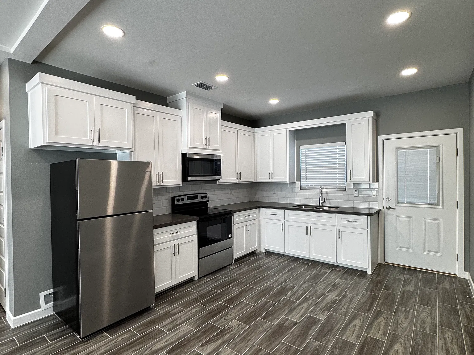 2 bed, 900 sqft, $995 — Photo 4