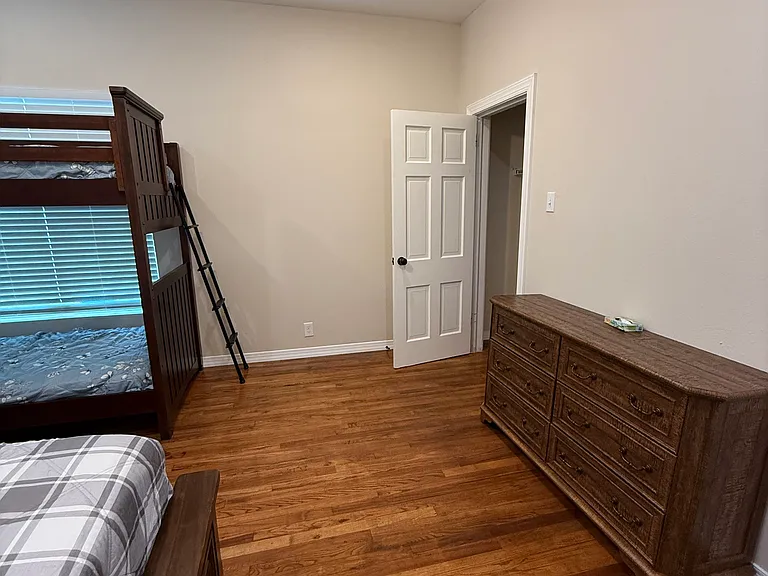 2046 W Kingsbury St — Photo 8