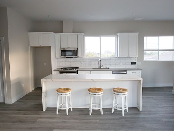 3rd image of 3468 Clairemont Mesa Blvd