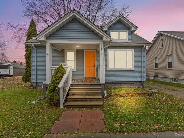 22401 Rosemary St, Saint Clair Shores, MI 48081