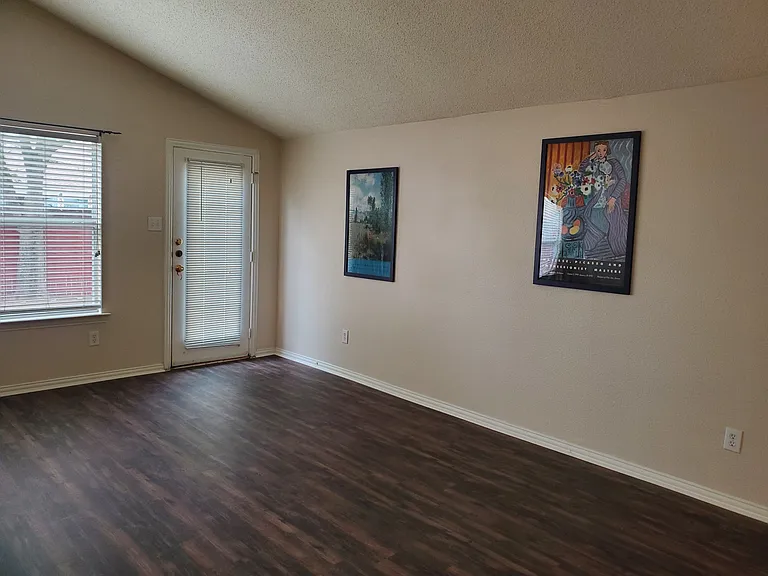 5005 Boxwood Ln — Photo 9