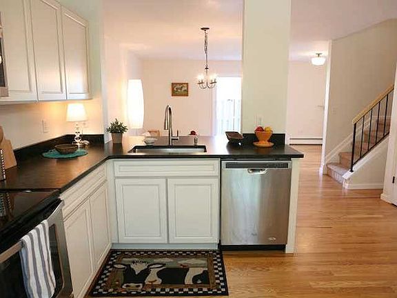 3rd image of 104 Briarwood Ct #104