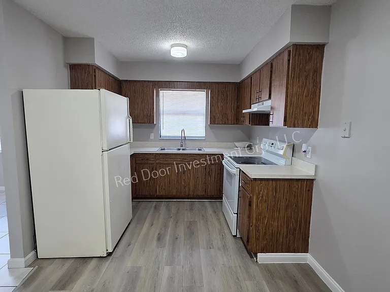 3831 NE 41st St #D — Photo 7