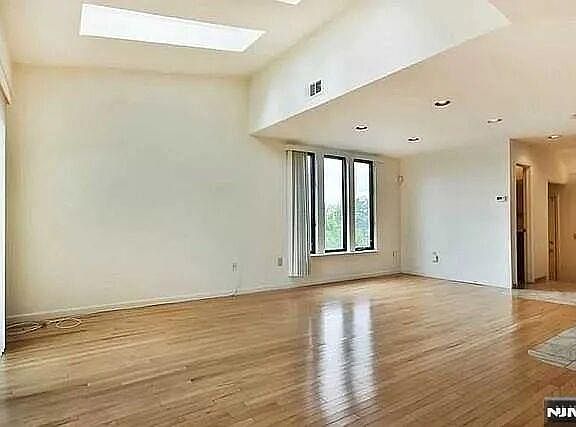 4th image of 833 Topsail Ln