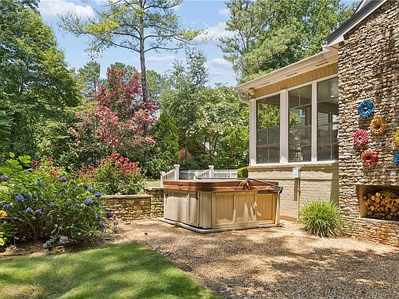 5th image of 4770 Hamptons Dr