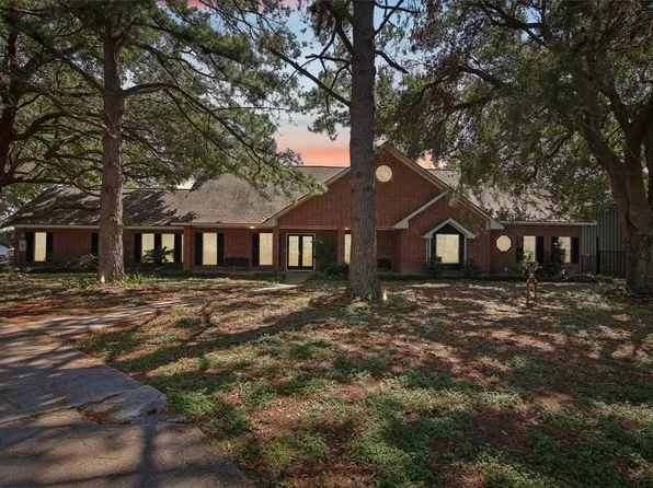 18439 Tomball Waller Rd, Tomball, TX 77377