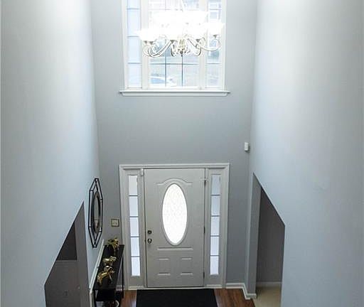 5th image of 450 Fieldstone Ln