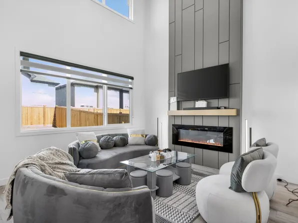 1412 11th Ave NW, Edmonton, AB T6T 2H3