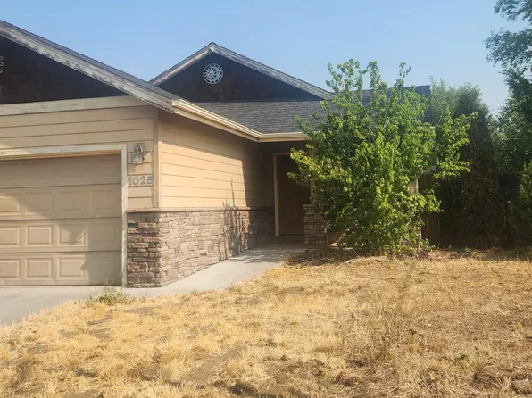 1025 NW Redwood Ave, Redmond, OR 97756