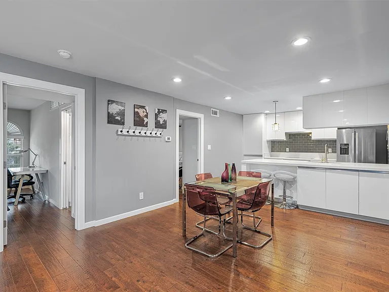 3110 Red River St #C-304 — Photo 5