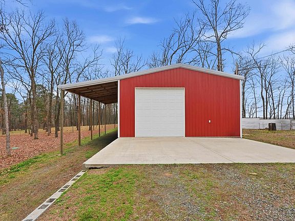 4th image of 906 Stony Point Rd