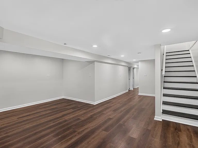 3023 W Wellington Ave — Photo 19
