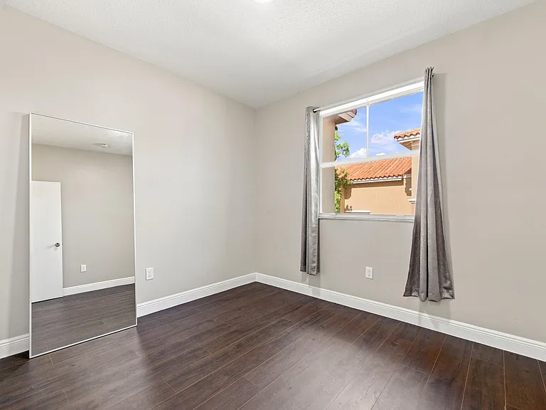732 SW 106th Ave #2011 — Photo 29