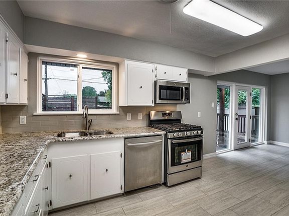 3rd image of 9009 Clearwater Dr