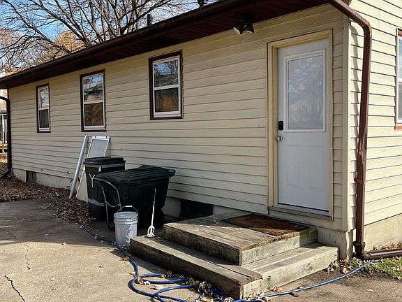3rd image of 665 Arnold Ave