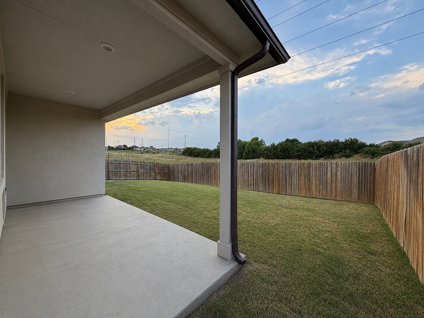 4 bed, 1825 sqft, $2,200 — Photo 2