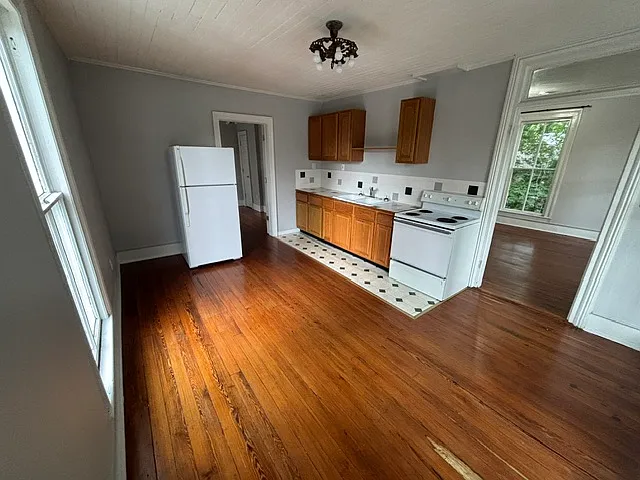 202 Head Ave — Photo 4