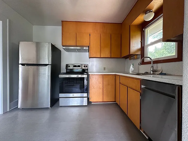 7333 N Fenwick Ave #A — Photo 4